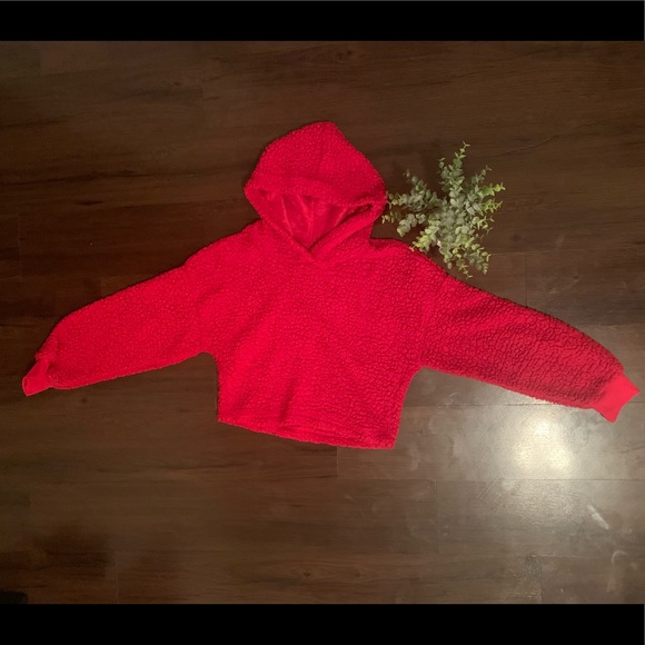 Fluffy, red cropped hoodie - Picture 8 of 8